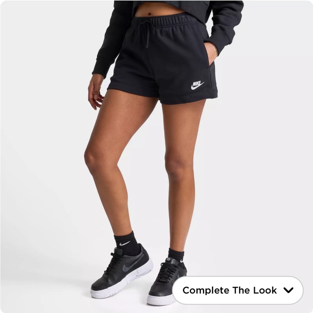 Women's Nike Sportswear Club Fleece Mid-Rise Shorts. Size L. Black